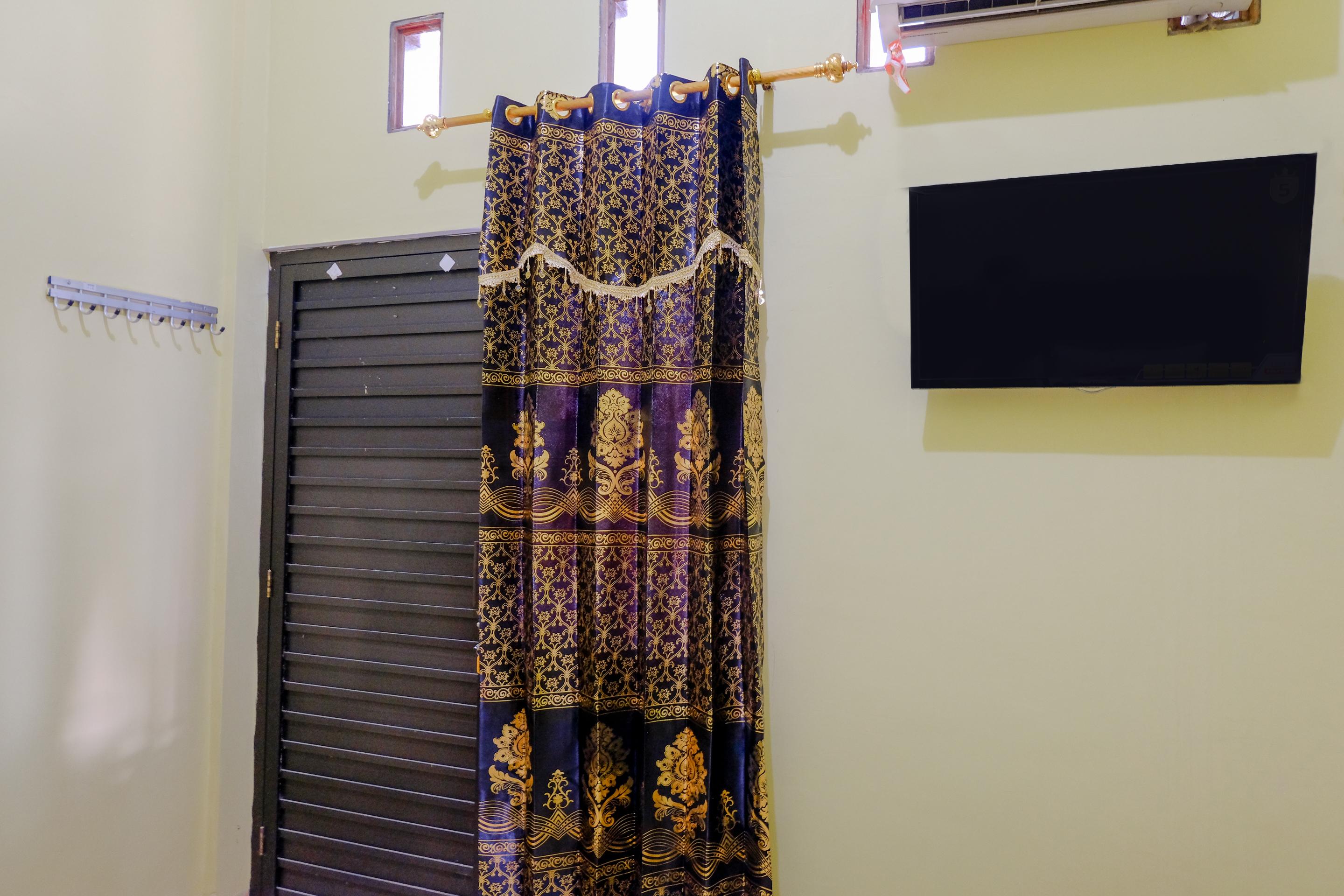 Oyo 1784 Hj. Aniek Residence Madiun Εξωτερικό φωτογραφία