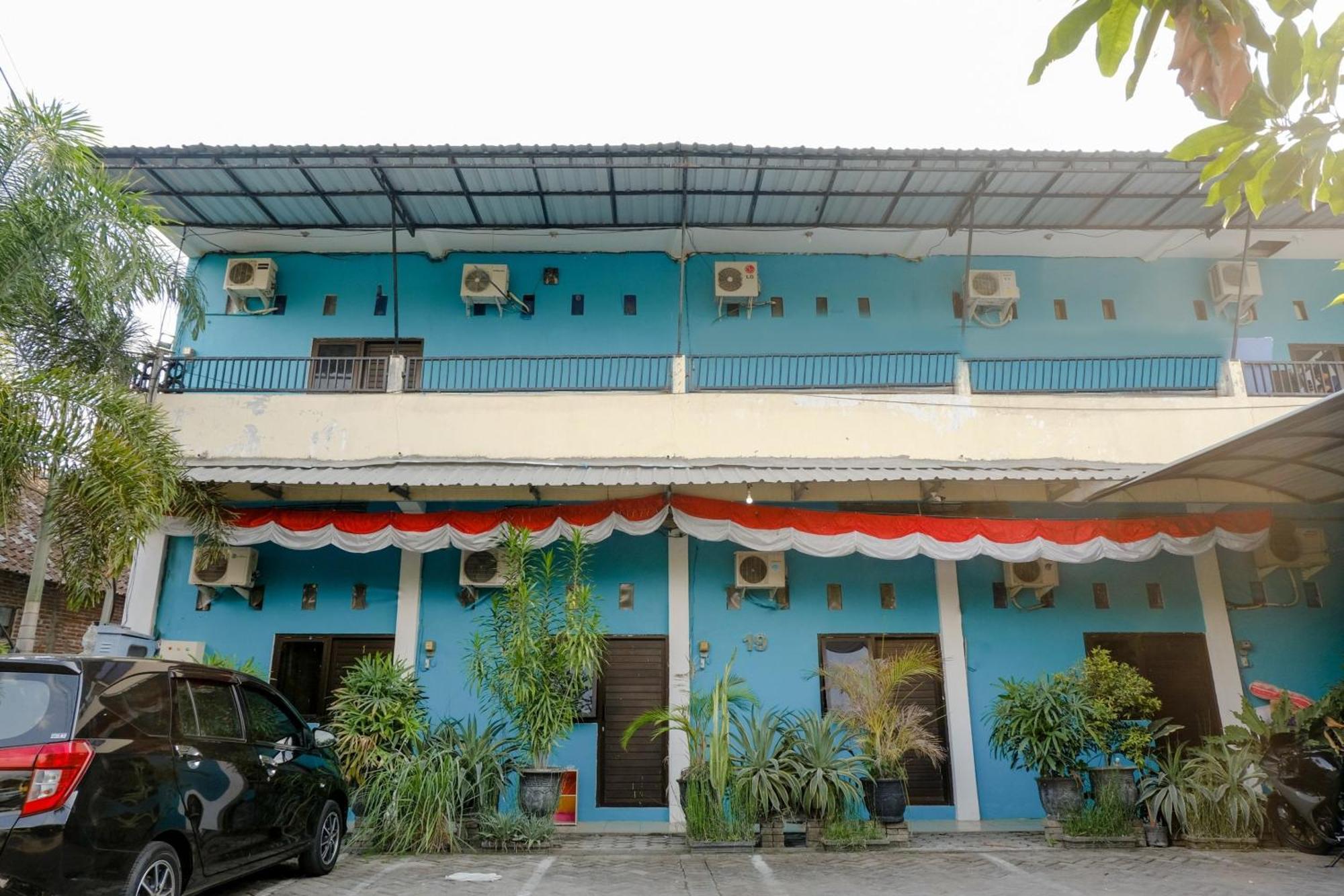 Oyo 1784 Hj. Aniek Residence Madiun Εξωτερικό φωτογραφία