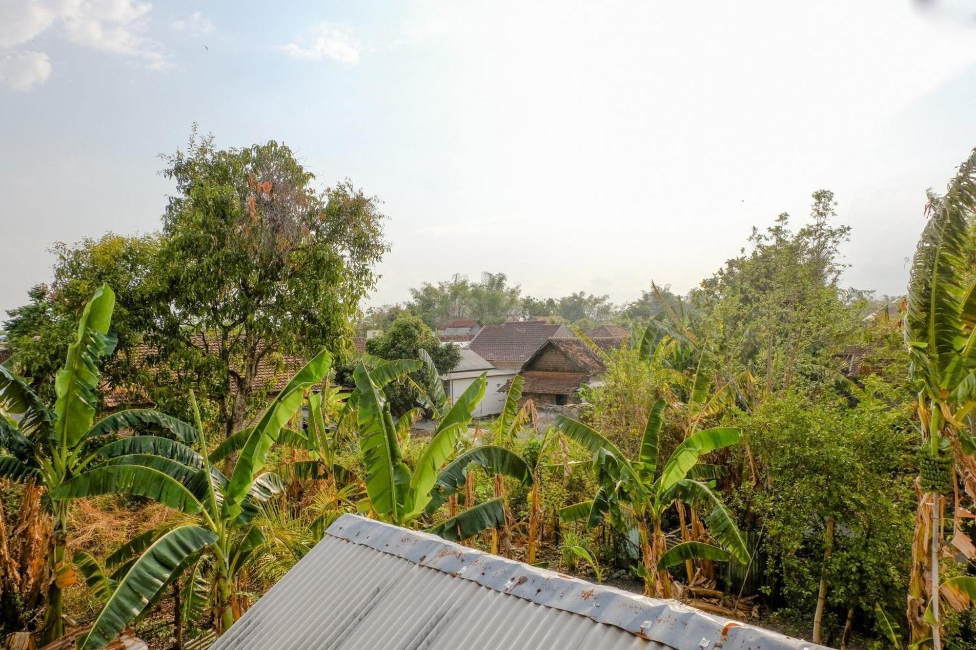 Oyo 1784 Hj. Aniek Residence Madiun Εξωτερικό φωτογραφία