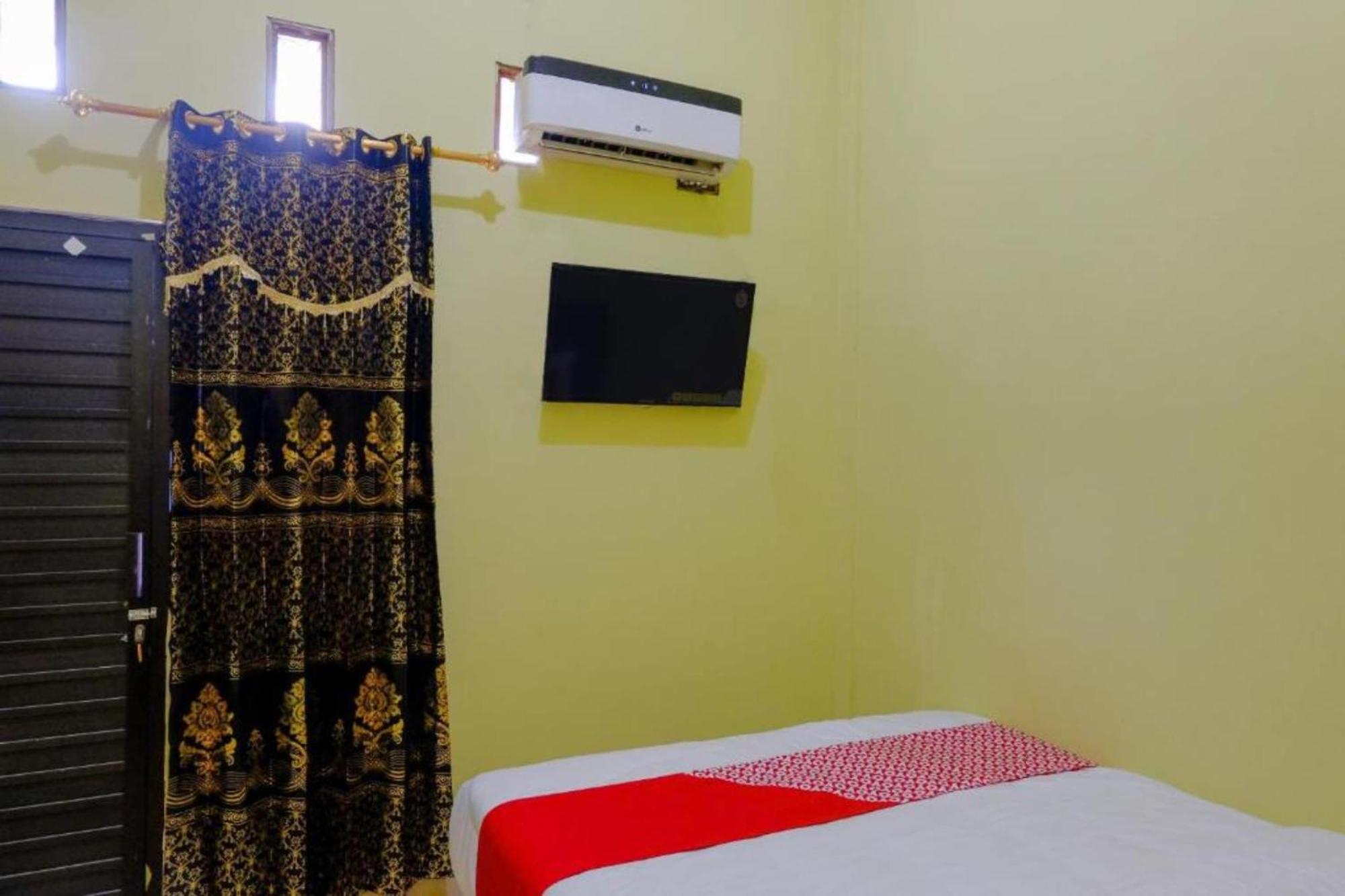 Oyo 1784 Hj. Aniek Residence Madiun Εξωτερικό φωτογραφία