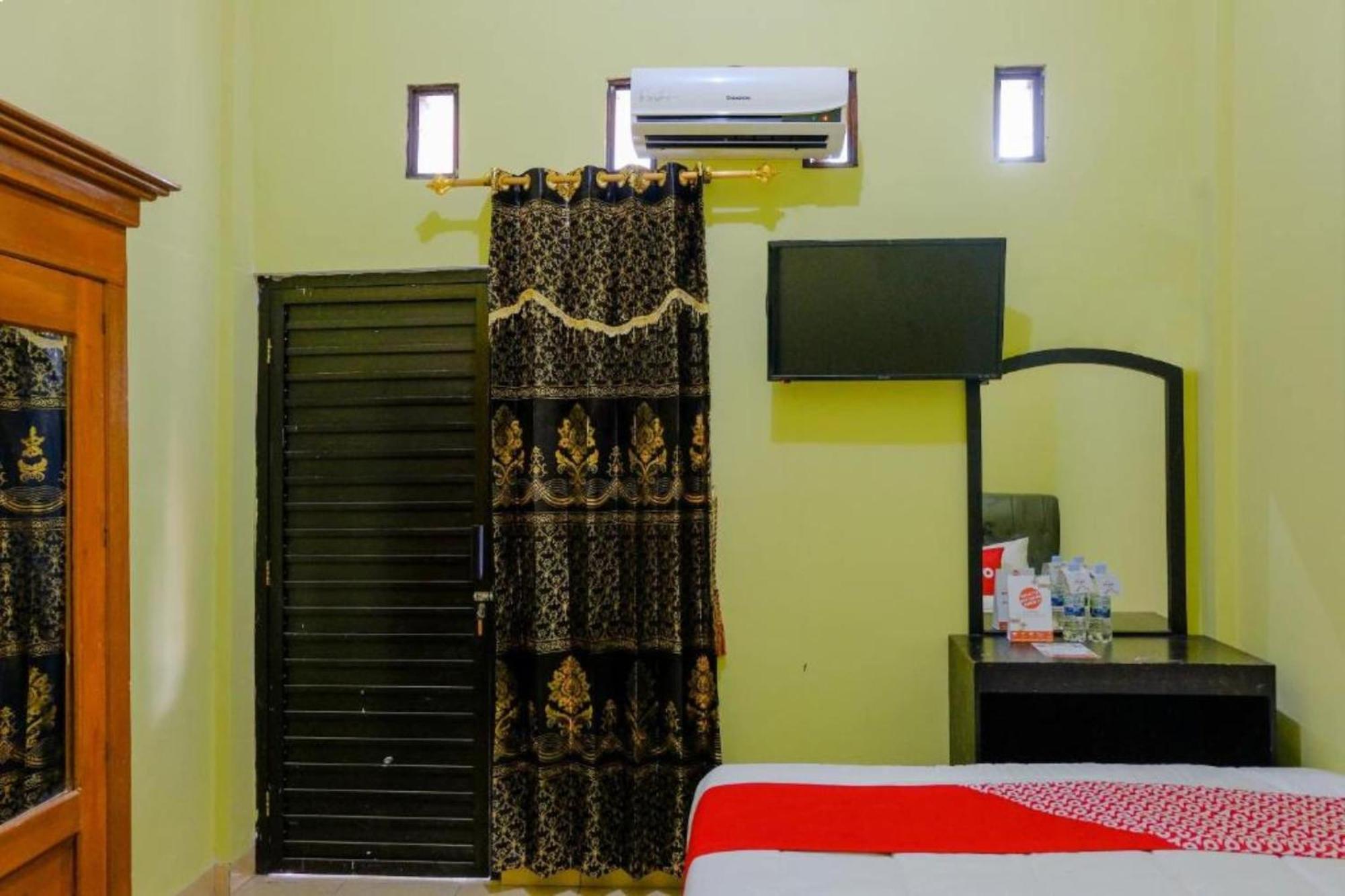 Oyo 1784 Hj. Aniek Residence Madiun Εξωτερικό φωτογραφία