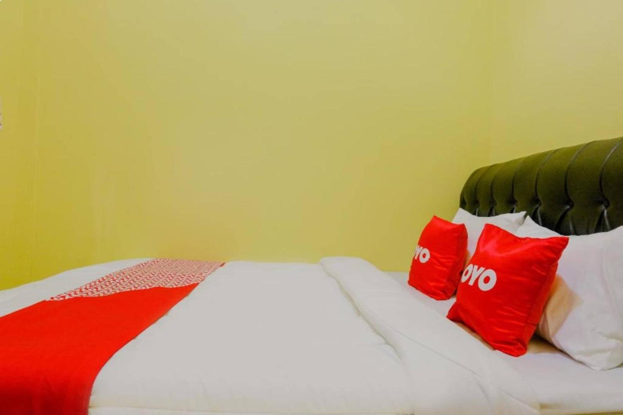 Oyo 1784 Hj. Aniek Residence Madiun Εξωτερικό φωτογραφία