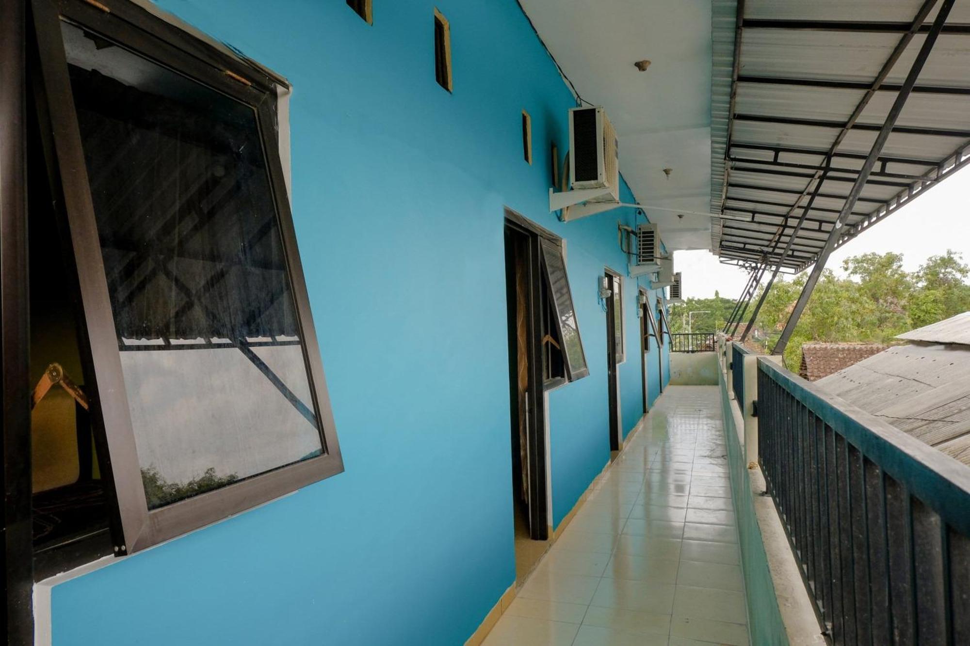 Oyo 1784 Hj. Aniek Residence Madiun Εξωτερικό φωτογραφία
