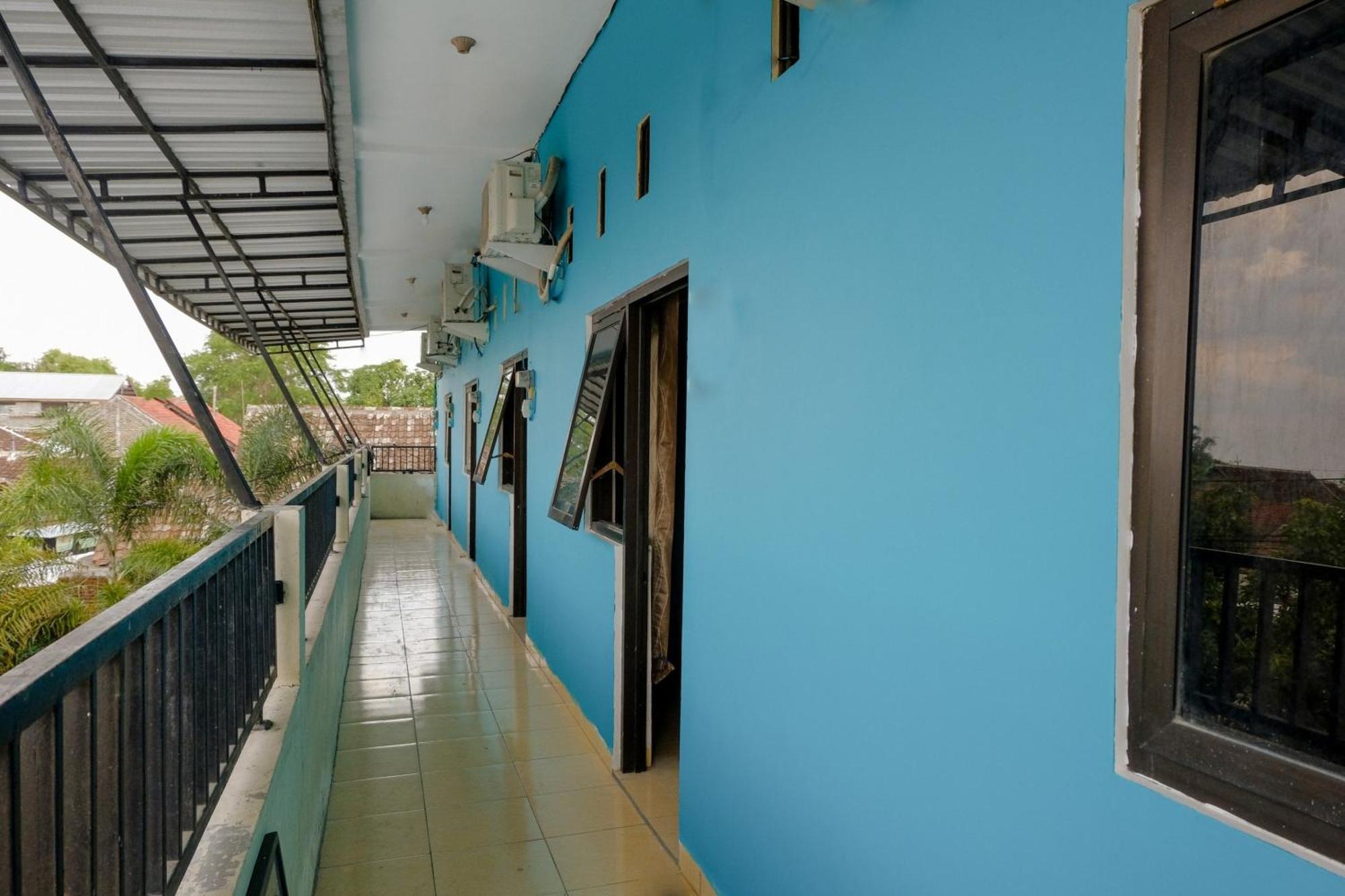 Oyo 1784 Hj. Aniek Residence Madiun Εξωτερικό φωτογραφία