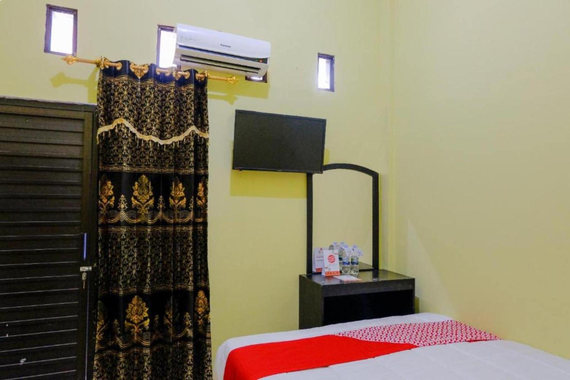 Oyo 1784 Hj. Aniek Residence Madiun Εξωτερικό φωτογραφία