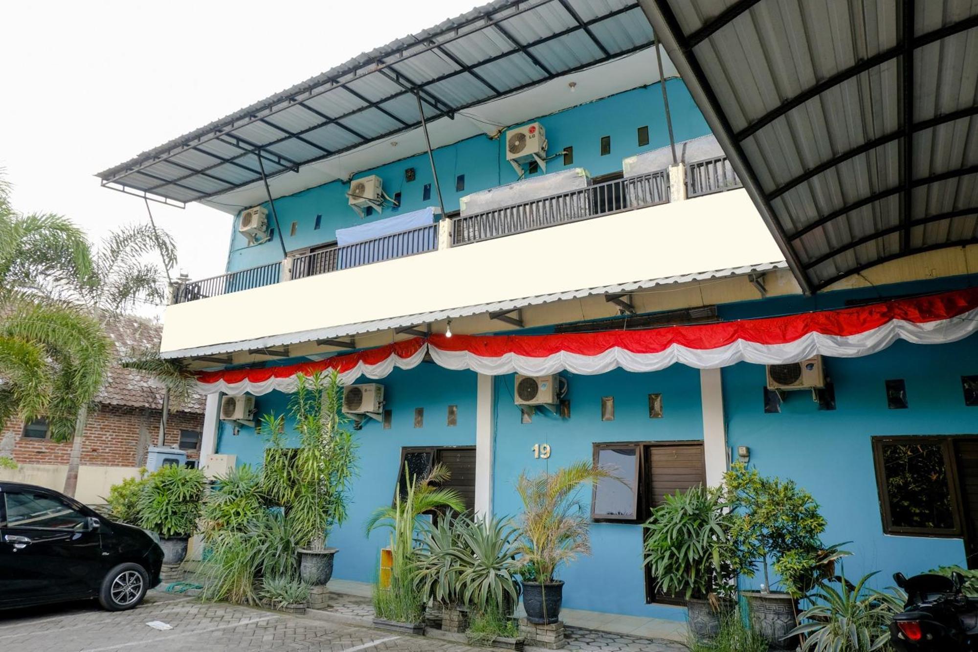 Oyo 1784 Hj. Aniek Residence Madiun Εξωτερικό φωτογραφία